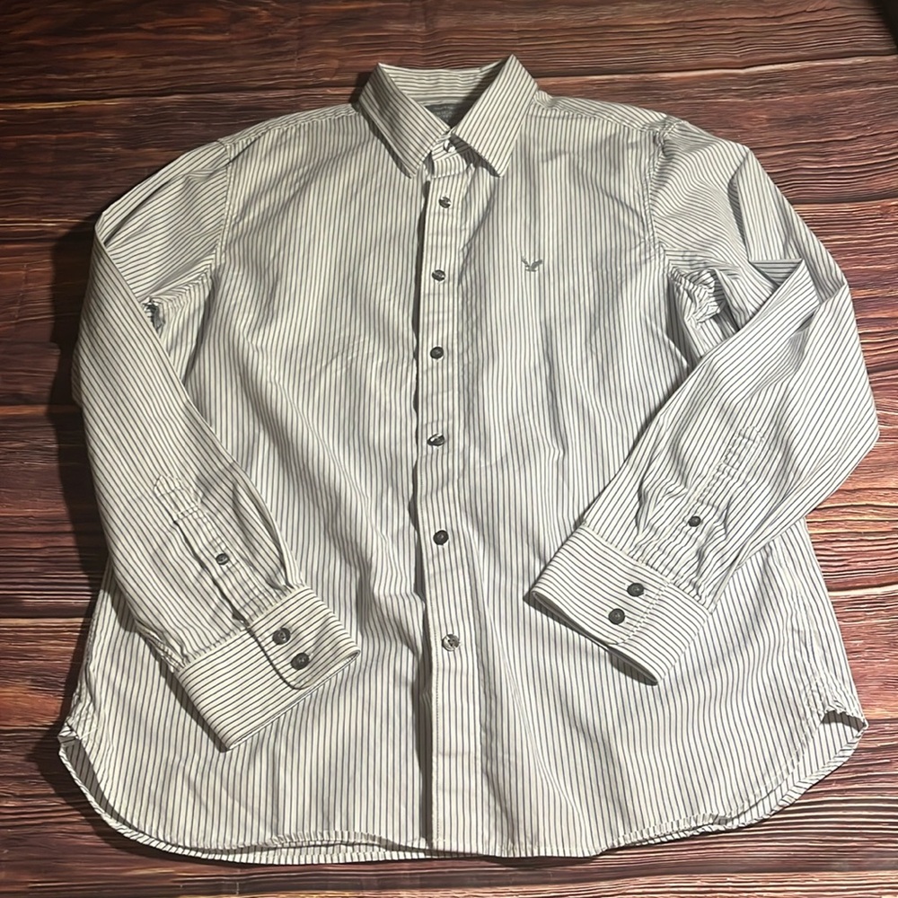 American Eagle Outfitters ButtonDown Shirt